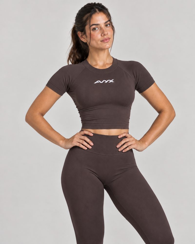 Conjunto AVYX Cacao de frente